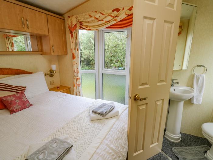 Animal Sanctuary Caravan Stay, Crymych