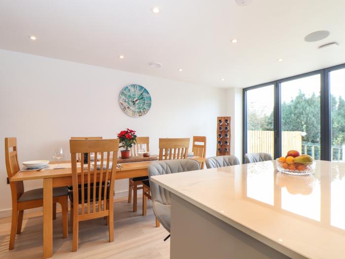 Sailors, Falmouth, Cornwall. Set over 3 floors. Open-plan living space. Woodburning stove. En-suites