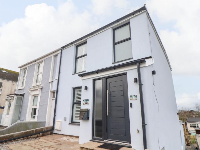 Sailors, Falmouth, Cornwall. Set over 3 floors. Open-plan living space. Woodburning stove. En-suites