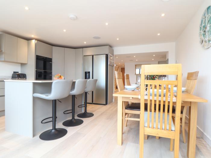 Sailors, Falmouth, Cornwall. Set over 3 floors. Open-plan living space. Woodburning stove. En-suites