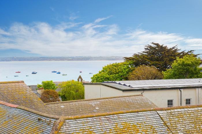 Arghanti, St Ives, 2-bedrooms, open-plan living, off-road parking, Smart TV, DVD player, sea vistas.