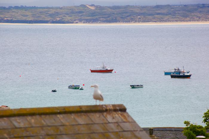 Arghanti, St Ives, 2-bedrooms, open-plan living, off-road parking, Smart TV, DVD player, sea vistas.