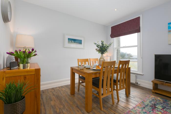 Arghanti, St Ives, 2-bedrooms, open-plan living, off-road parking, Smart TV, DVD player, sea vistas.