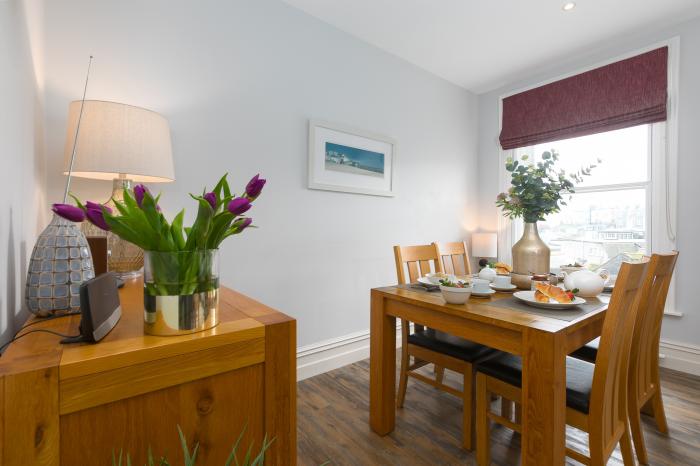 Arghanti, St Ives, 2-bedrooms, open-plan living, off-road parking, Smart TV, DVD player, sea vistas.