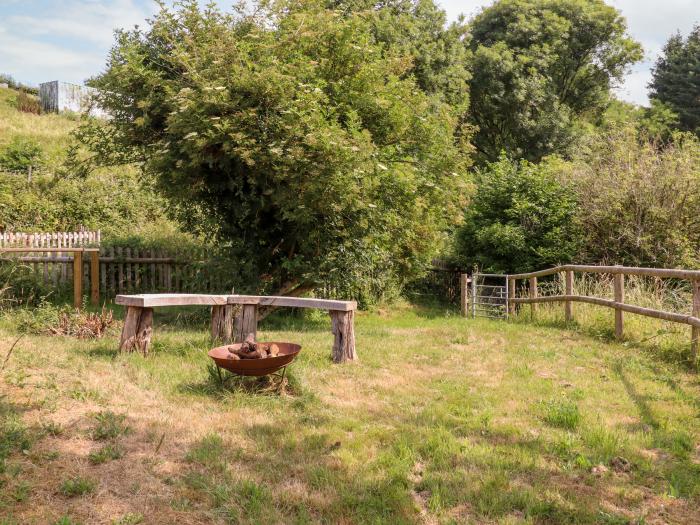 The Cider House, in Landrake, Cornwall. Smart TV. Balcony. Open plan. Near an AONB. Private parking.