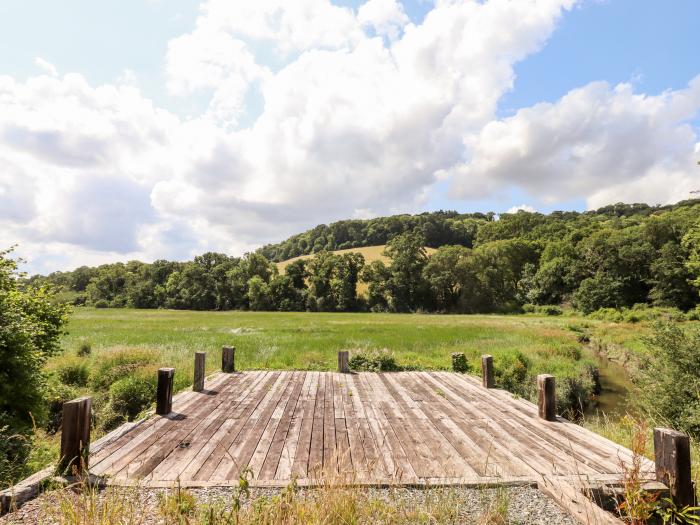 The Cider House, in Landrake, Cornwall. Smart TV. Balcony. Open plan. Near an AONB. Private parking.