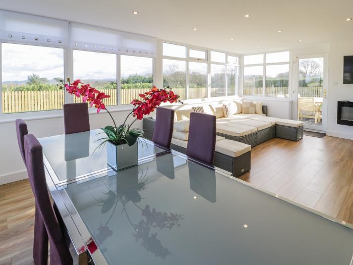 Top Of The Lane Luxury Holiday Apartment, Benllech