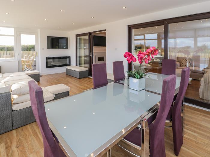 Top Of The Lane Luxury Holiday Apartment, Benllech