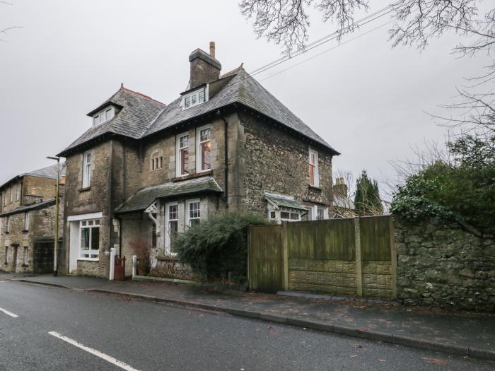 Sunnycote in Arnside, Cumbria. In the Lake District National Park. Dog-friendly. Close to amenities.