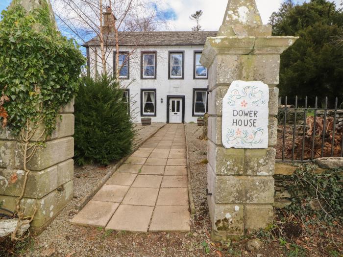 The Dower House, Keswick Cumbria, in national park, woodburning stove, hot tub, barbecue, games room