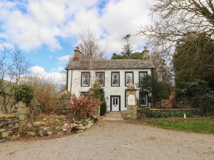 The Dower House, Keswick Cumbria, in national park, woodburning stove, hot tub, barbecue, games room