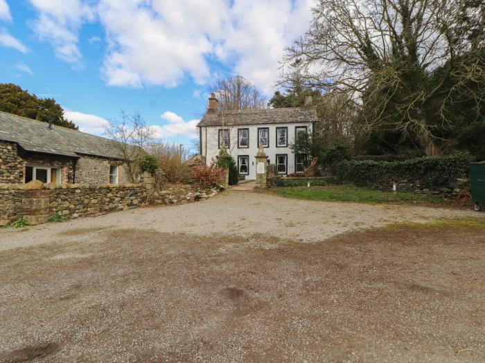 The Dower House, Keswick Cumbria, in national park, woodburning stove, hot tub, barbecue, games room