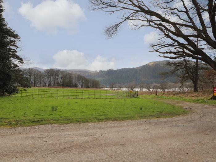 The Dower House, Keswick Cumbria, in national park, woodburning stove, hot tub, barbecue, games room