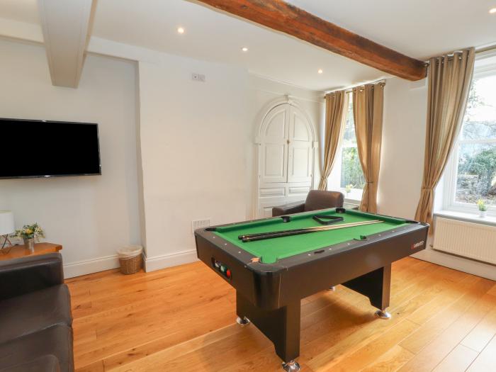 The Dower House, Keswick Cumbria, in national park, woodburning stove, hot tub, barbecue, games room