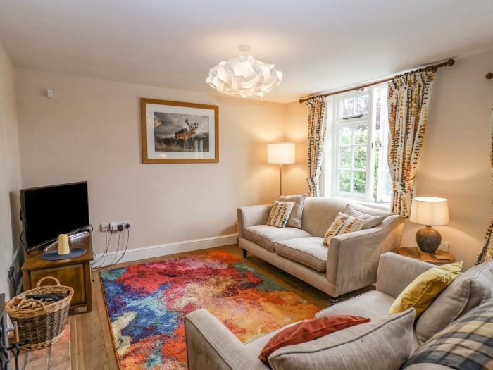 Corner Cottage, Dennington, Framlingham, Suffolk. Close to a pub. Garden. Pet-friendly. Barbecue. TV