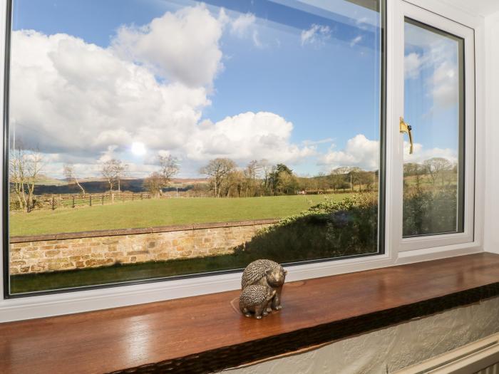 Hawksbridge Bungalow, Staffordshire, Near Leek, Near a National Park, Peak District, Open-plan, WiFi