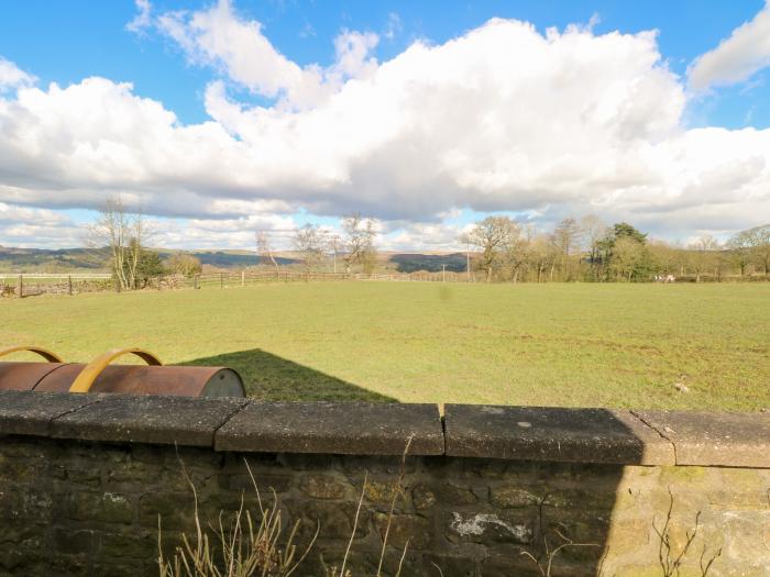 Hawksbridge Bungalow, Staffordshire, Near Leek, Near a National Park, Peak District, Open-plan, WiFi