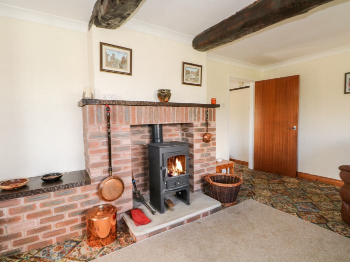 Hawksbridge Bungalow, Staffordshire, Near Leek, Near a National Park, Peak District, Open-plan, WiFi