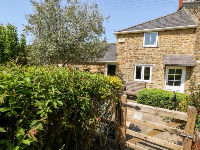 Tiddlers Cottage, in Uploders near Bridport, Dorset. Enclosed garden. TV. Close to shop. In an AONB.