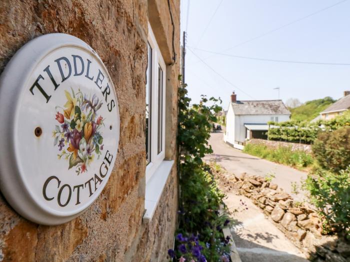 Tiddlers Cottage, in Uploders near Bridport, Dorset. Enclosed garden. TV. Close to shop. In an AONB.