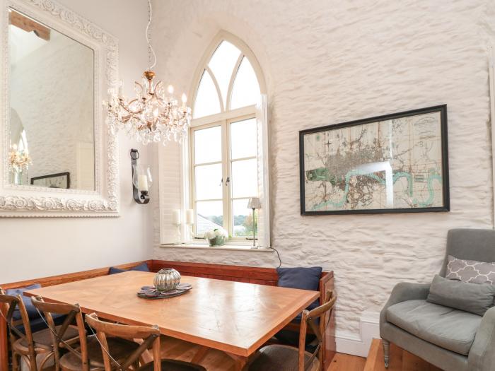 The Old Chapel, in Dittisham, Devon. Smart TV. Open-plan. Historic. River views. Close to amenities.