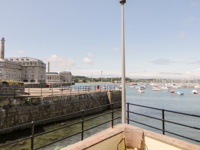 Habourside Cottage, Plymouth, Devon. Three-bedroom home with fabulous sea views. Close to amenities.