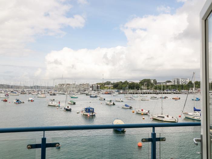 Habourside Cottage, Plymouth, Devon. Three-bedroom home with fabulous sea views. Close to amenities.