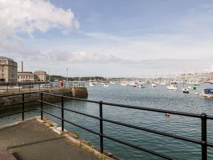 Habourside Cottage, Plymouth, Devon. Three-bedroom home with fabulous sea views. Close to amenities.