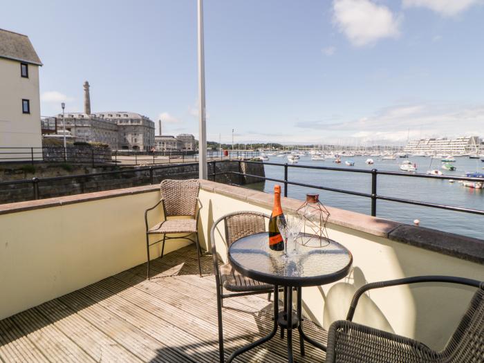 Habourside Cottage, Plymouth, Devon. Three-bedroom home with fabulous sea views. Close to amenities.