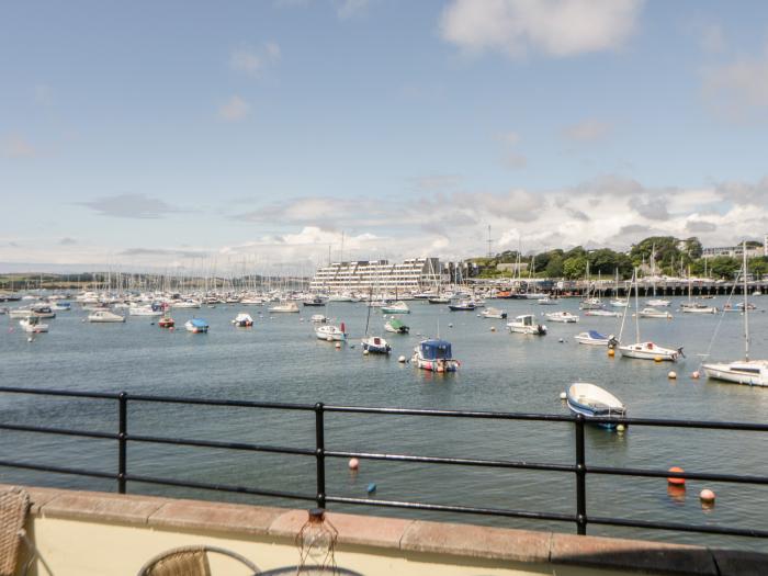 Habourside Cottage, Plymouth, Devon. Three-bedroom home with fabulous sea views. Close to amenities.