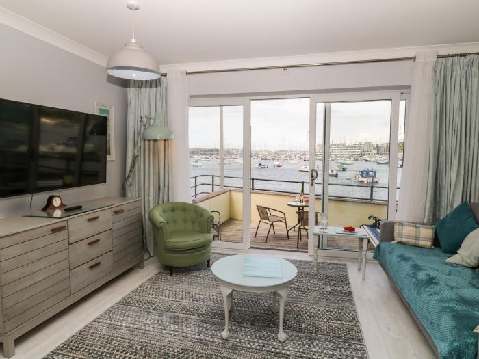 Habourside Cottage, Plymouth, Devon. Three-bedroom home with fabulous sea views. Close to amenities.