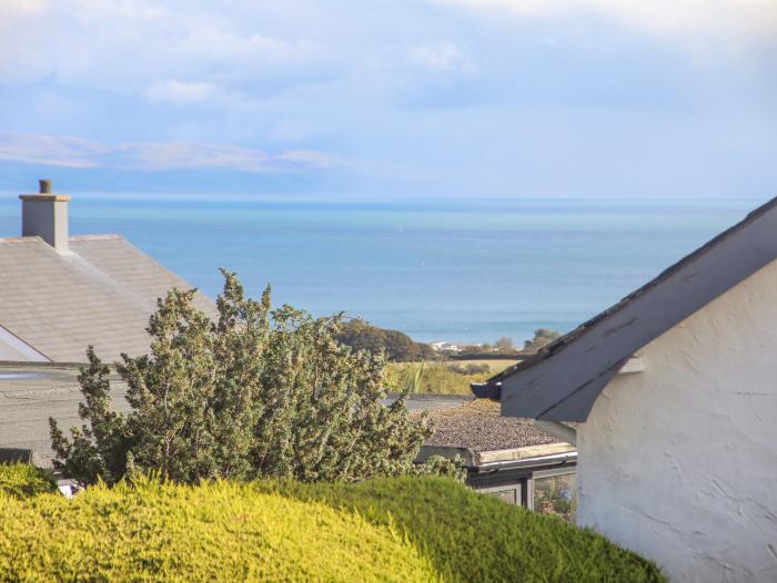 Trem Ynys nr Abersoch, Gwynedd. Gorgeous holiday home with five bedrooms. Panoramic sea views. WiFi.