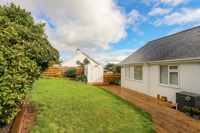 Trem Ynys nr Abersoch, Gwynedd. Gorgeous holiday home with five bedrooms. Panoramic sea views. WiFi.