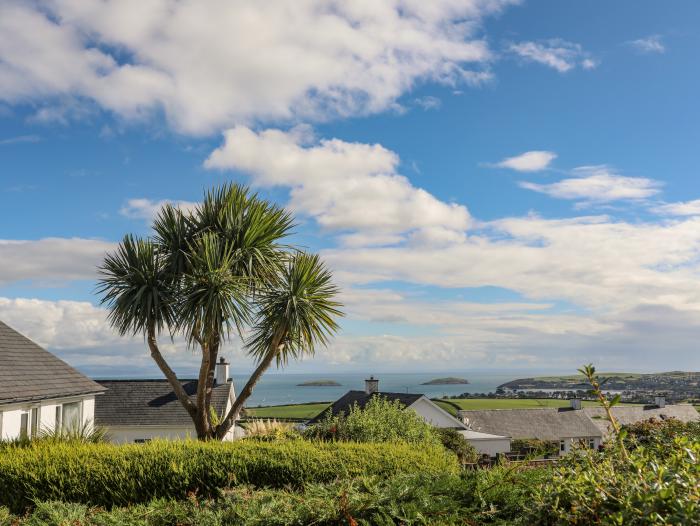 Trem Ynys nr Abersoch, Gwynedd. Gorgeous holiday home with five bedrooms. Panoramic sea views. WiFi.