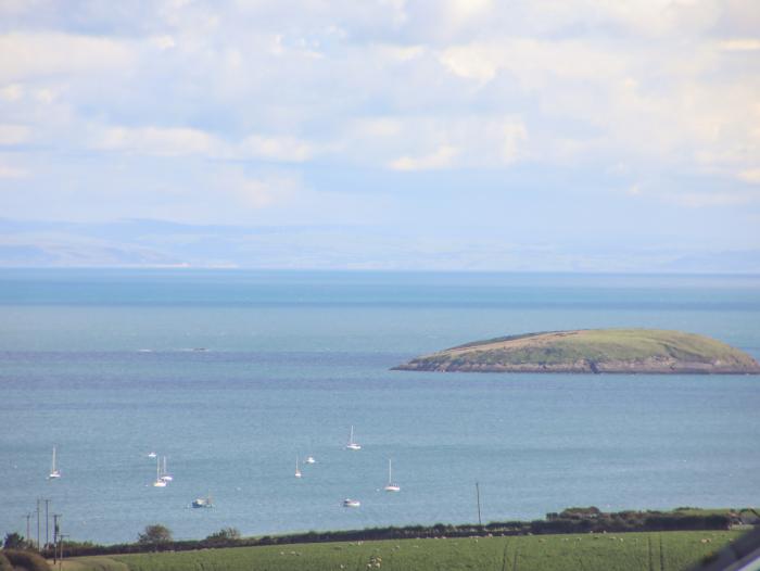 Trem Ynys nr Abersoch, Gwynedd. Gorgeous holiday home with five bedrooms. Panoramic sea views. WiFi.