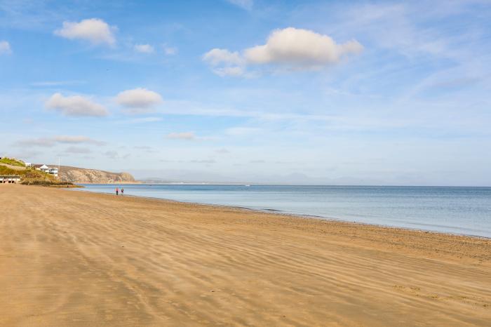 Trem Ynys nr Abersoch, Gwynedd. Gorgeous holiday home with five bedrooms. Panoramic sea views. WiFi.