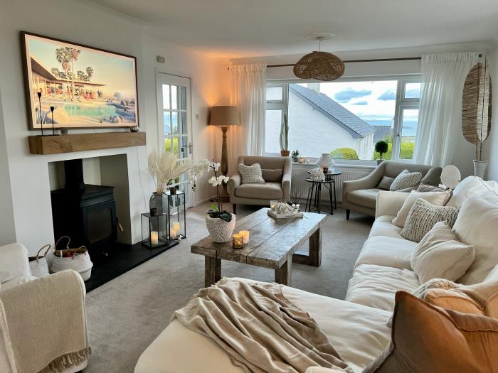 Trem Ynys nr Abersoch, Gwynedd. Gorgeous holiday home with five bedrooms. Panoramic sea views. WiFi.