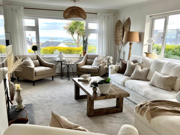 Trem Ynys nr Abersoch, Gwynedd. Gorgeous holiday home with five bedrooms. Panoramic sea views. WiFi.