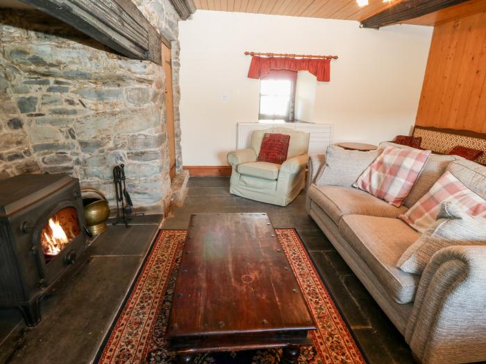 Ereiniog, near Tremadog, Gwynedd, Wales. Pet free. Off-road parking. Smart TV. Countryside. Sleeps 4