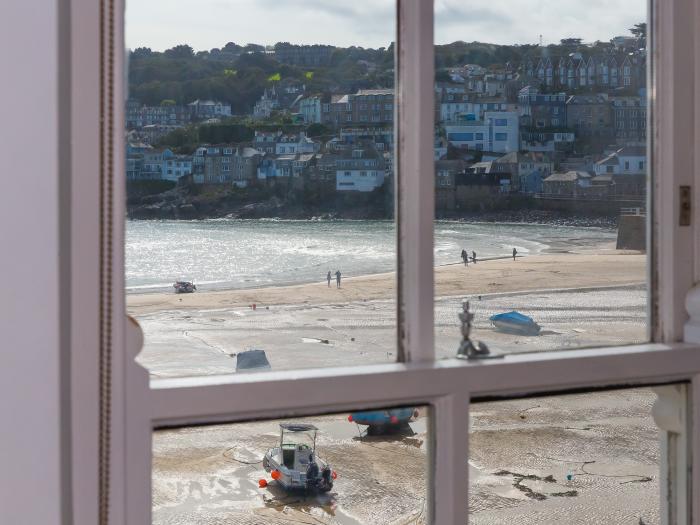 5 St Brigids, St Ives, Cornwall. Harbour views. Close to a beach. Open-plan. Close to shop. WiFi. TV