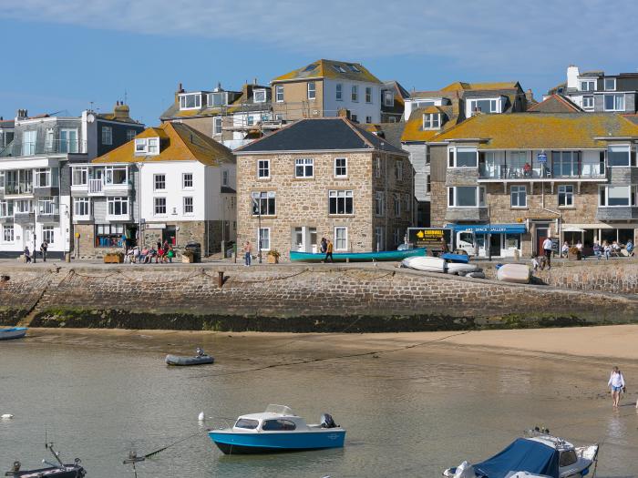 5 St Brigids, St Ives, Cornwall. Harbour views. Close to a beach. Open-plan. Close to shop. WiFi. TV