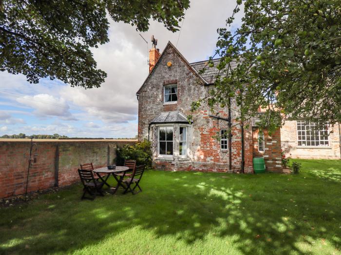 The Old School House, Sunk Island, East Yorkshire. One-bedroom home, ideal for couples. Pet-friendly