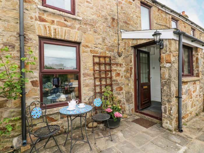 Dunnock Cottage, Broad Haven,Pembrokeshire. Woodburning stove. Coastal. Beach near. Enclosed garden.