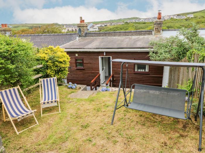 Dunnock Cottage, Broad Haven,Pembrokeshire. Woodburning stove. Coastal. Beach near. Enclosed garden.