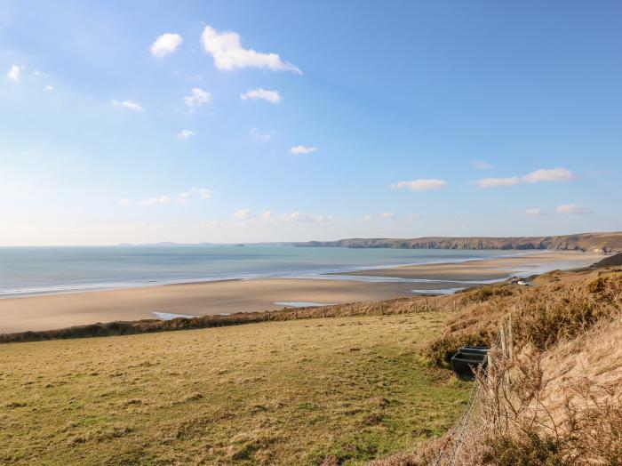 Dunnock Cottage, Broad Haven,Pembrokeshire. Woodburning stove. Coastal. Beach near. Enclosed garden.