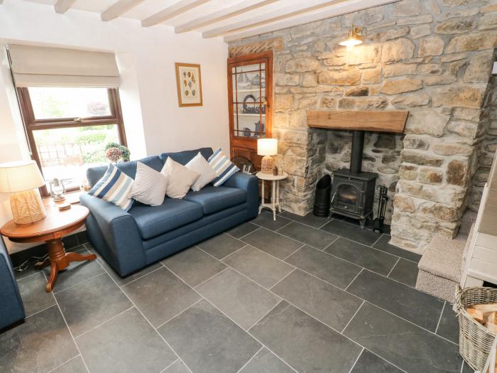 Dunnock Cottage, Broad Haven,Pembrokeshire. Woodburning stove. Coastal. Beach near. Enclosed garden.