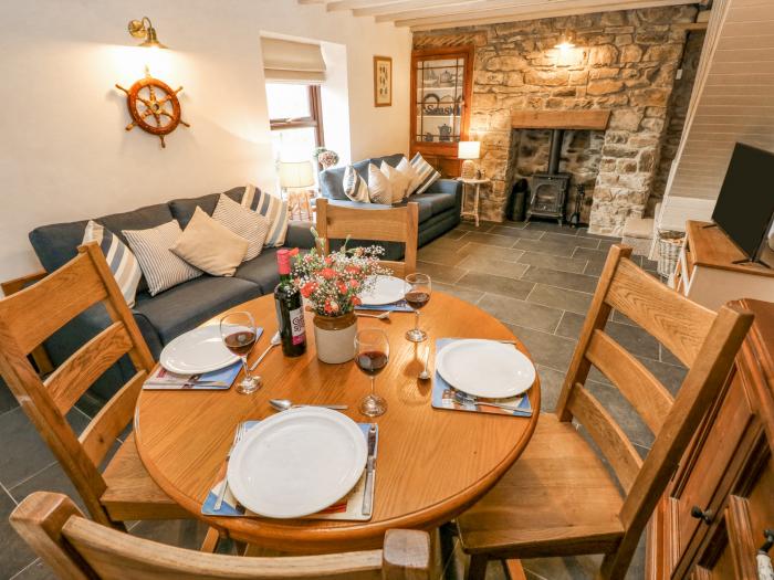 Dunnock Cottage, Broad Haven,Pembrokeshire. Woodburning stove. Coastal. Beach near. Enclosed garden.