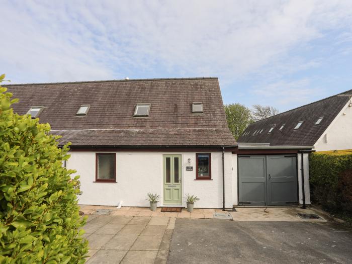 240 Cae Du, Abersoch, Smart TV, open-plan living, woodburning stove, off-road parking for one car.