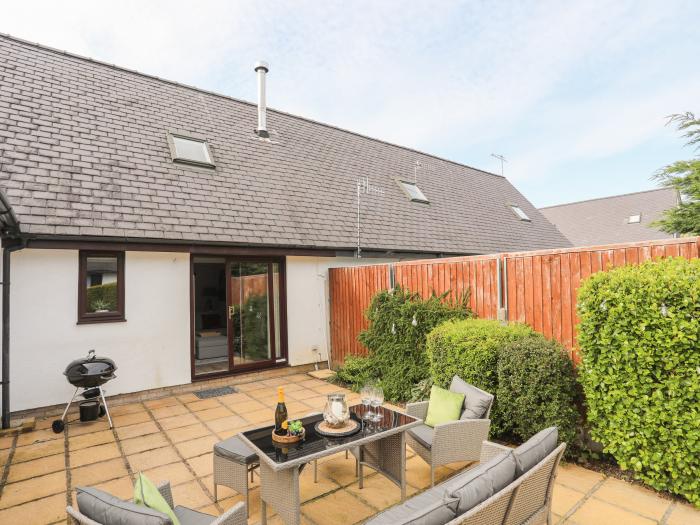 240 Cae Du, Abersoch, Smart TV, open-plan living, woodburning stove, off-road parking for one car.