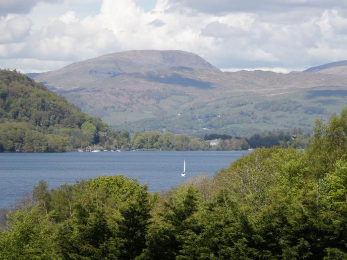 6 Calgarth View, in Windermere, Cumbria. Amenities nearby. Off-road parking. Pet-friendly. Smart TV.